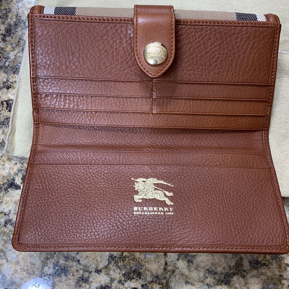Authentic Burberry Wallet - Picture 3 of 6